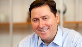 thomasknittelenvironmental-portrait